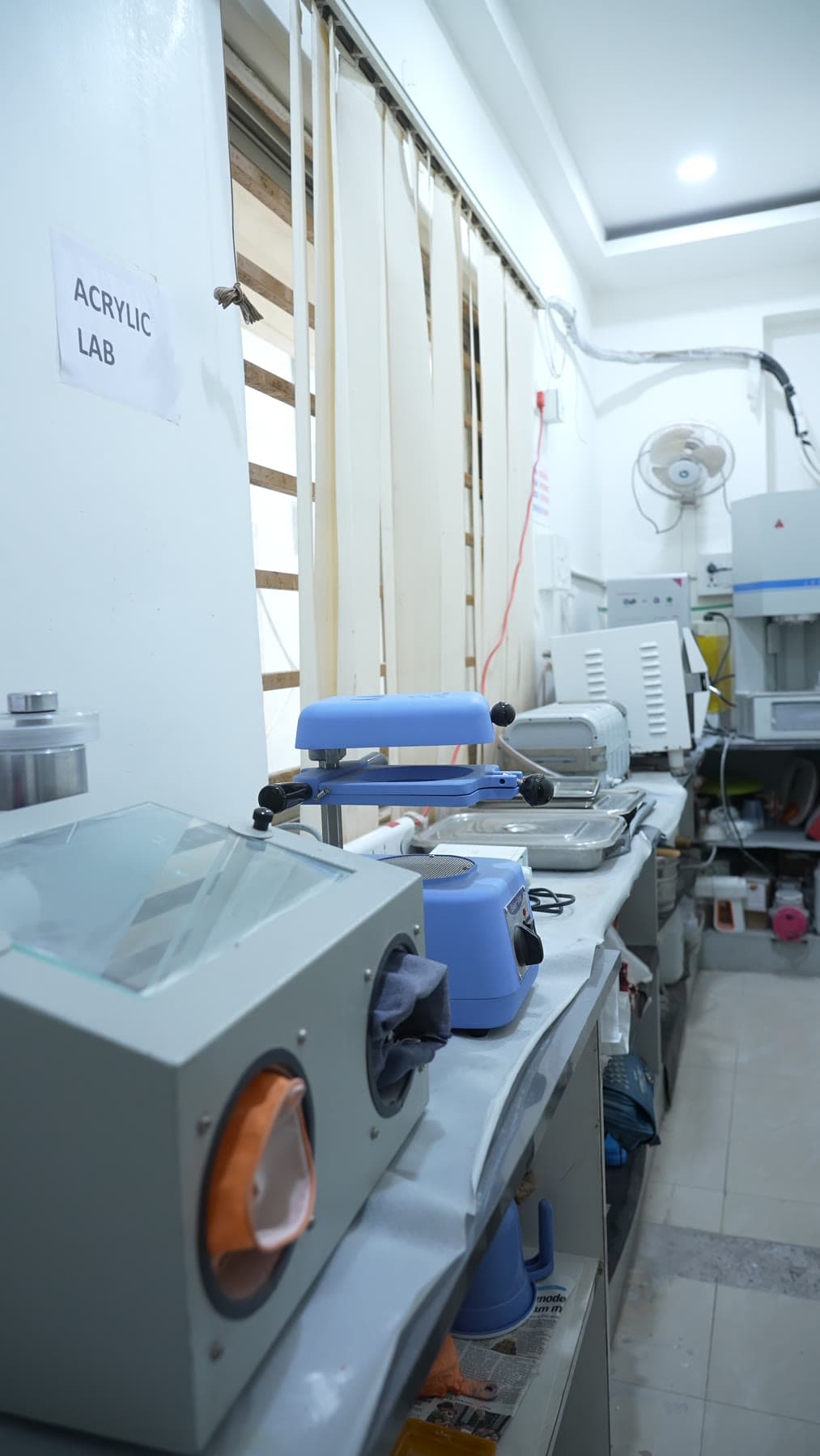 Acrylic lab workstation